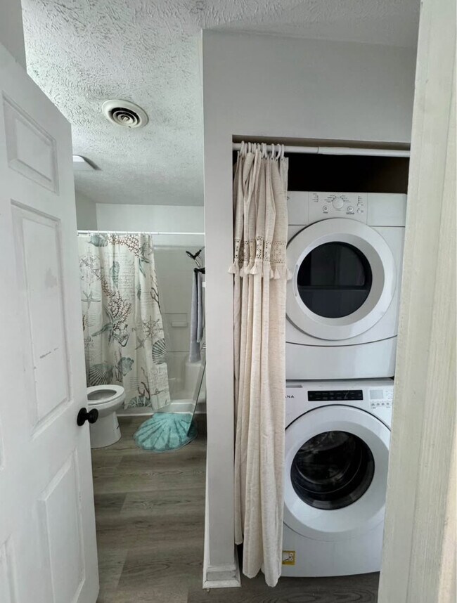 Photo - 4710 Cobblestone Dr Unidad J6