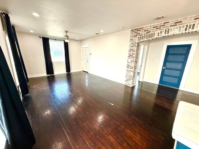 Photo - Available Now! MUST SEE 3 Bedroom / 2 Bath...