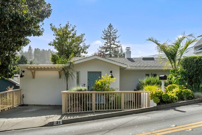 Building Photo - 31 Carmelita Ave Rental