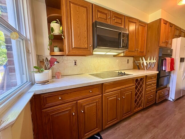Photo - 305 E Pleasant St