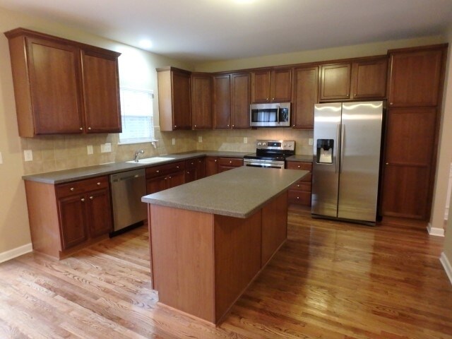 Photo - 322 Stoke Hammond Ct