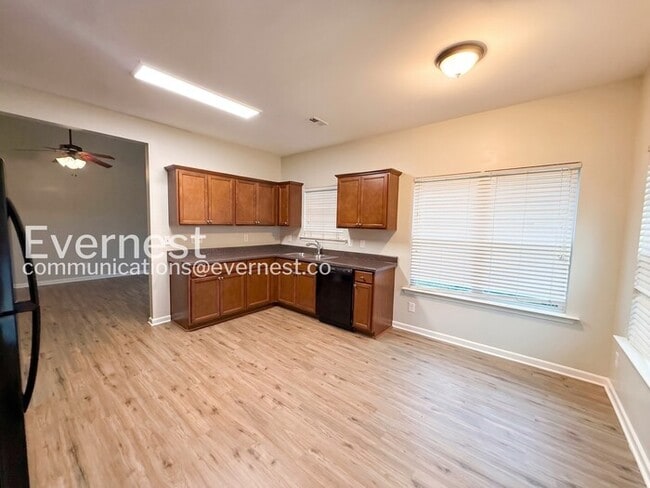 Photo - 208 Hampton Dr