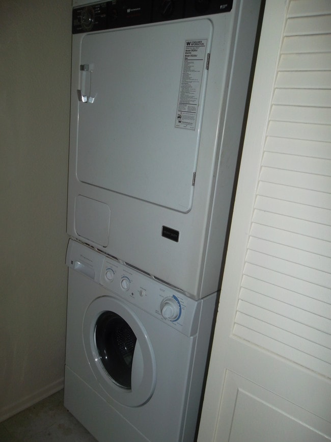 Washer /Dryer in unit - 1427 Saltair S Ave Unit 103