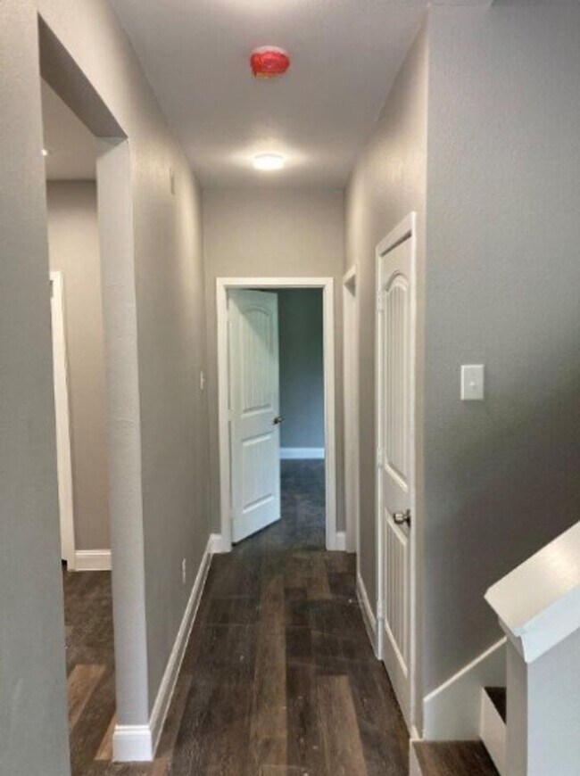 Photo - 809 S Travis Ave