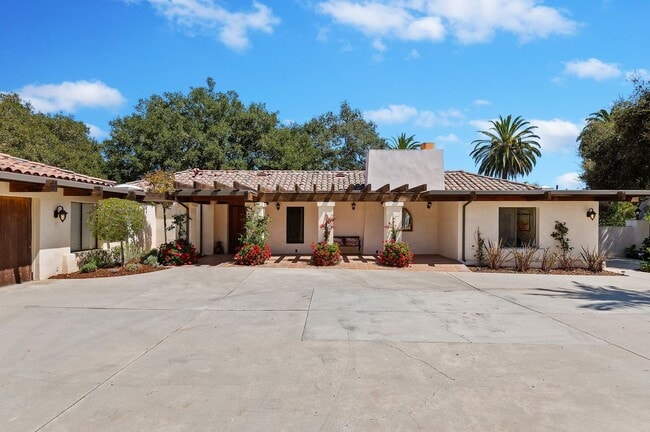 Building Photo - Fully Furnished Hope Ranch Retreat with Golf Course Views & Private Casita