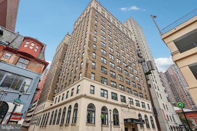 Building Photo - 1324 Locust St Unit #317