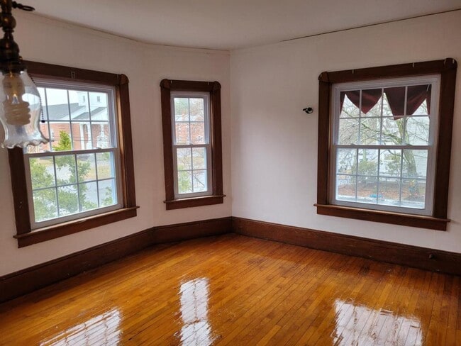 Photo - 2060 Elm St