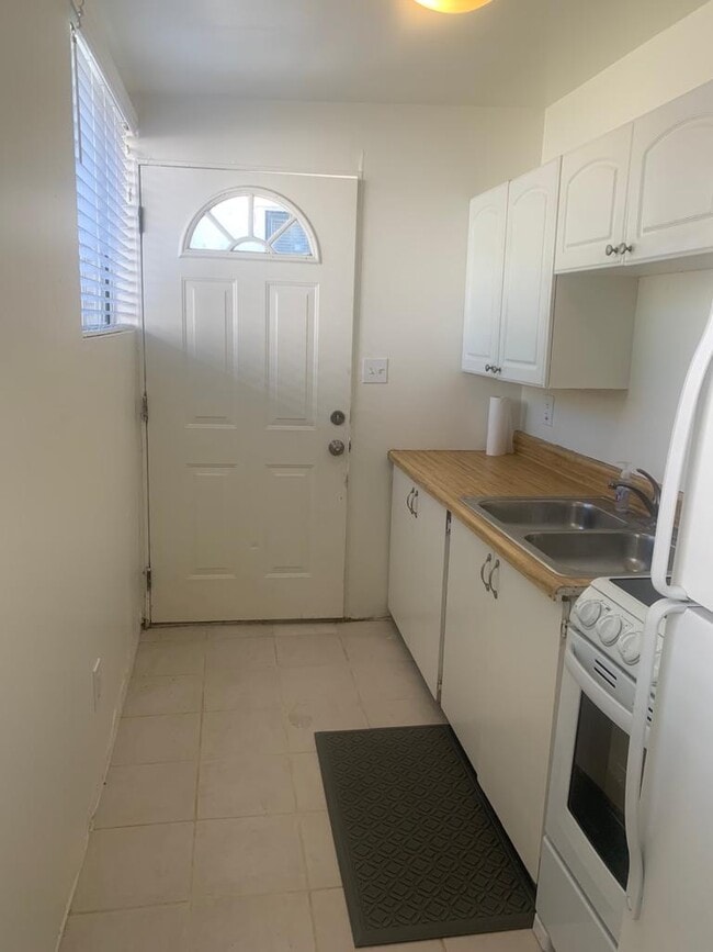 Building Photo - 6116 Brooklyn Ave Rental