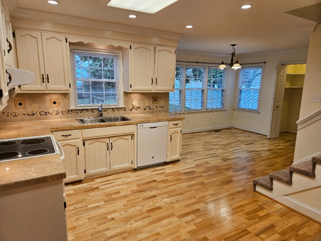 1316 Winfall Dr