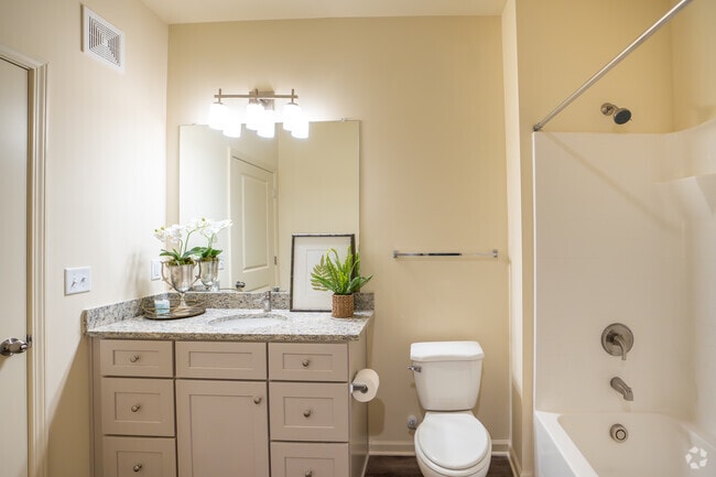 2BR, 2BA – 1,026SF - Bathroom