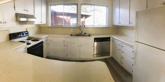 Photo - 4950 Beach Ave