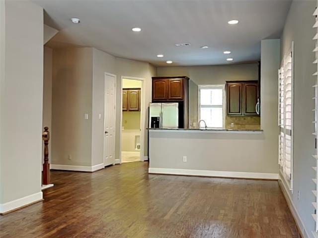 Photo - 2222 Marilla St