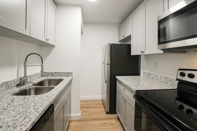 2026 Renovated Unit 1x1 - The Villas At Pinecrest