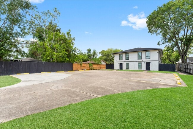 Building Photo - 9130 Vogue Ln Unit B