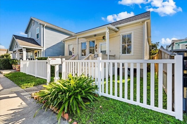 Photo - 2823 Avenue Q Unit A