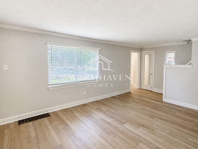 Photo - 1352 Diagonal Rd