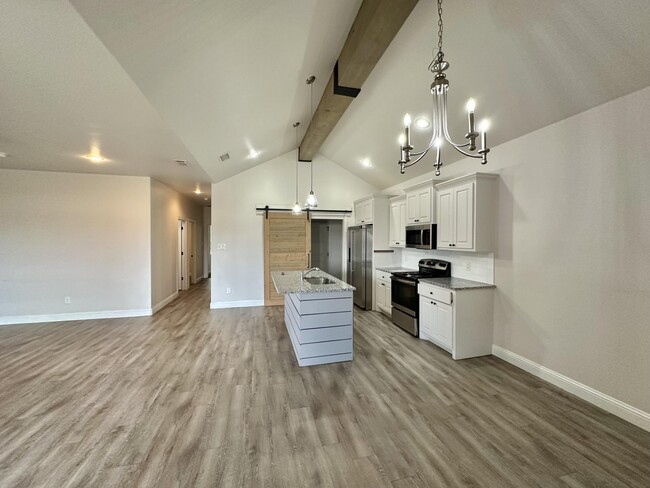 Photo - 1604 102nd St