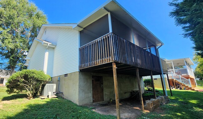 Photo - 1521 Mayberry Ln