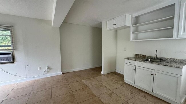 Photo - 715 Quill St