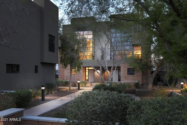 Photo - 1300 W 5th St