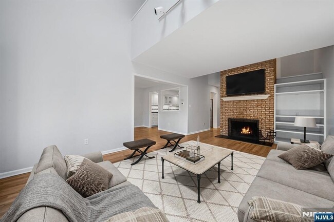 Photo - 12 Sandburg Ct