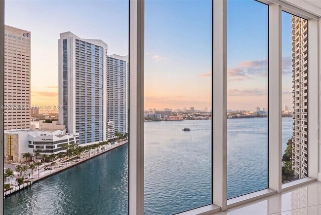 Photo - 465 Brickell Ave Unidad 1602