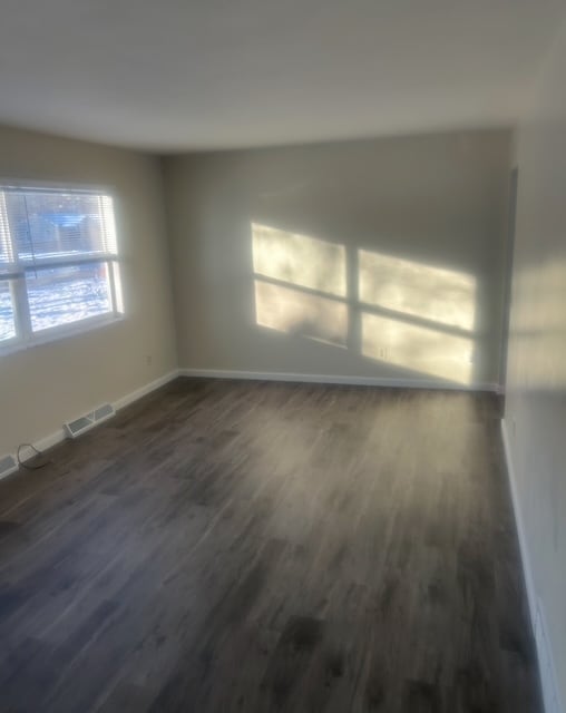 Photo - 4917 Sidney St