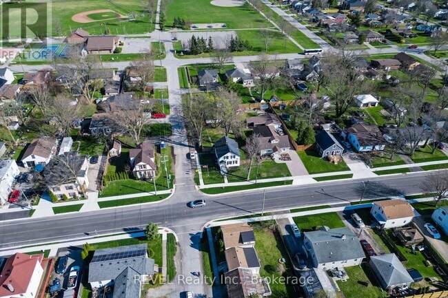 Photo - 4046 Main St