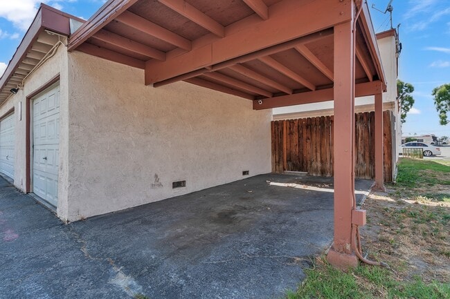 Photo - 349 N Eucalyptus Ave