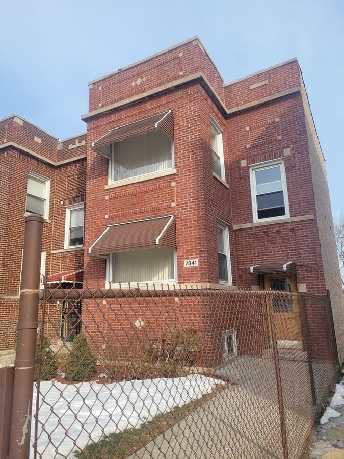 Photo - 7841 S Loomis Blvd Apartment Unit 1