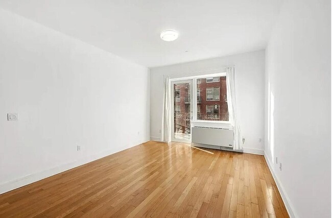 Photo - 41-26 27th St