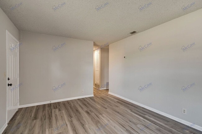 Photo - 1411 Phoenix Dr