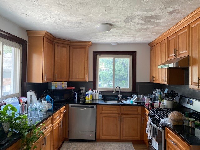 Building Photo - 157 Beacon St Unit 1 Rental