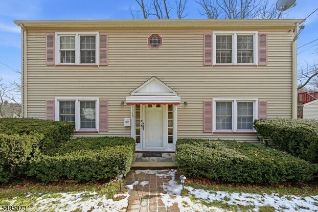 Photo - 76 Mt Kemble Ave