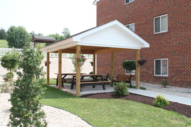 Photo - Craigmont Manor