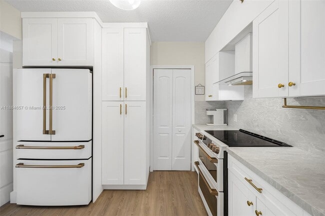 Building Photo - 9340 Fontainebleau Blvd Unit W312 Rental