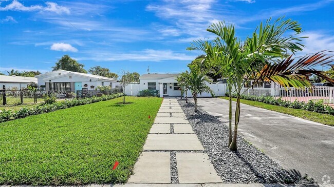 Building Photo - 1950 NE 179th St Rental