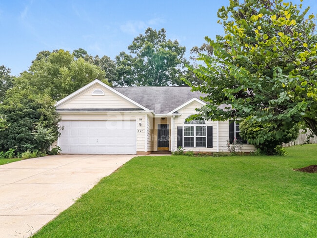 Building Photo - 821 Barbee Farm Dr Rental