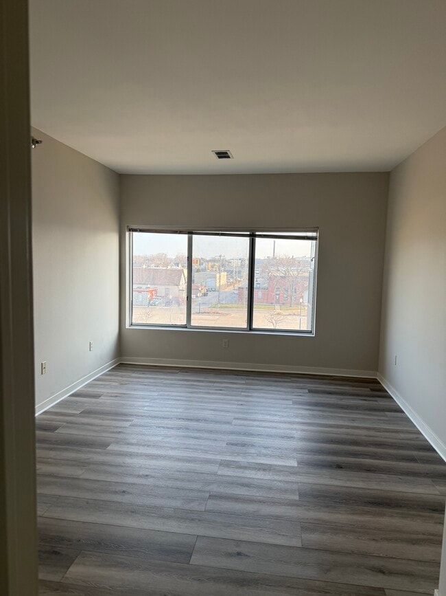 Large Primary Bedroom - 3540 Library Dr Unit 303