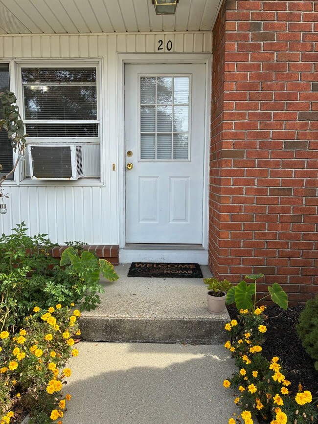 Photo - Wonderful 2 bedroom townhouse with heat in...