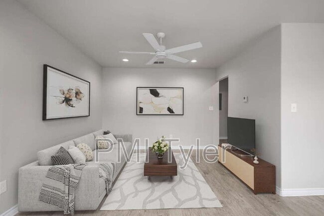 Photo - 1806 W Oakwood St