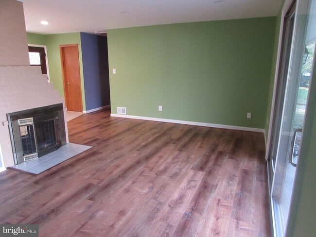 Photo - 7305 Charlotte St