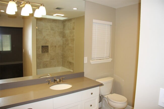 Photo - 2227 Highland Hills Dr