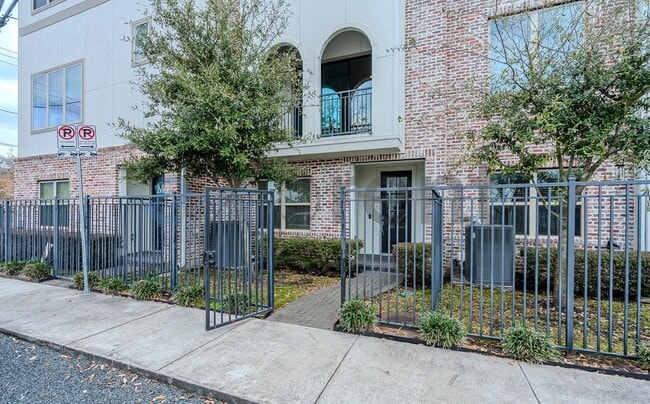 Photo - 5209 Allen St