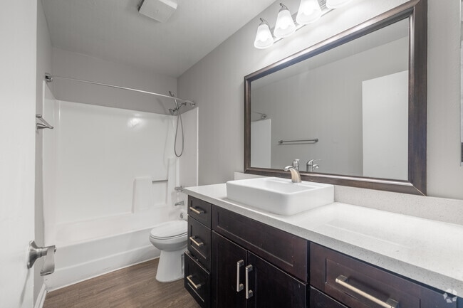 2BR, 1BA - 700SF - Bathroom