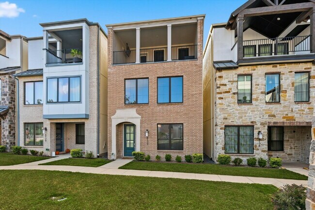 Cozy home in Merion at Midtown Park, one of Dallas's most convenient and family-friendly communit...