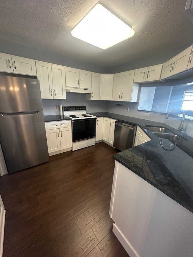 Photo - 1150 Tollis Pkwy