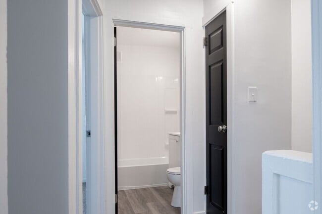 Building Photo - 3BR apartment in Scenic Hills Homes in Mid...