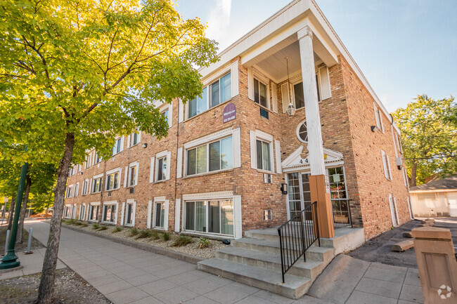 Building Photo - Lake Street Manor Rental