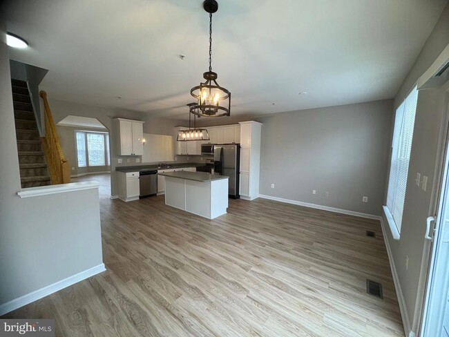 Photo - 1945 Fieldstone Way